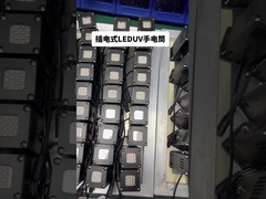 ब्लैक 395nm एलईडी यूवी फ्लैशलाइट एयर कूलिंग कोई वीओसी डिस्चार्ज नहीं OEM